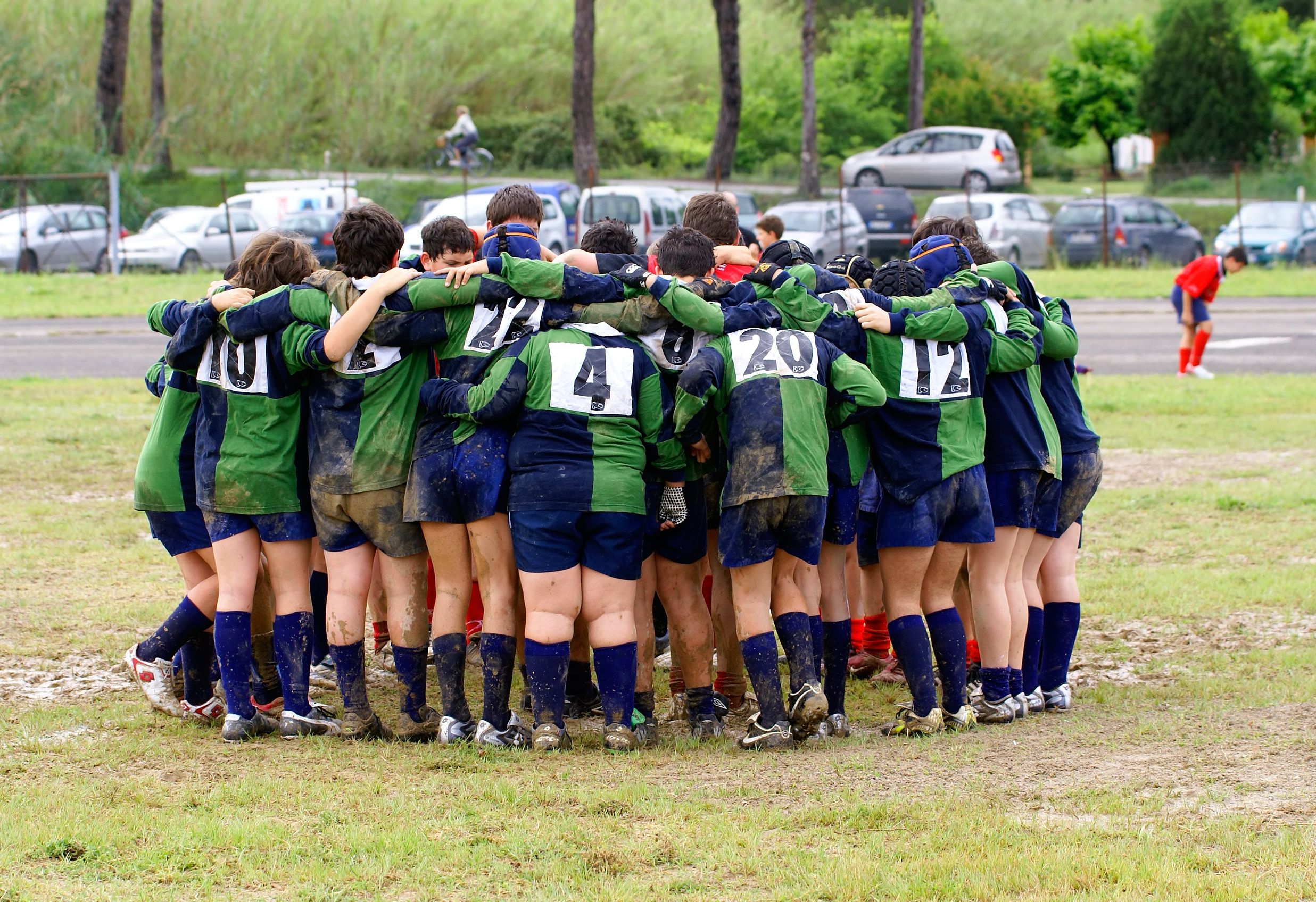 Calcio e rugby: perché allenarsi in squadra è meglio
