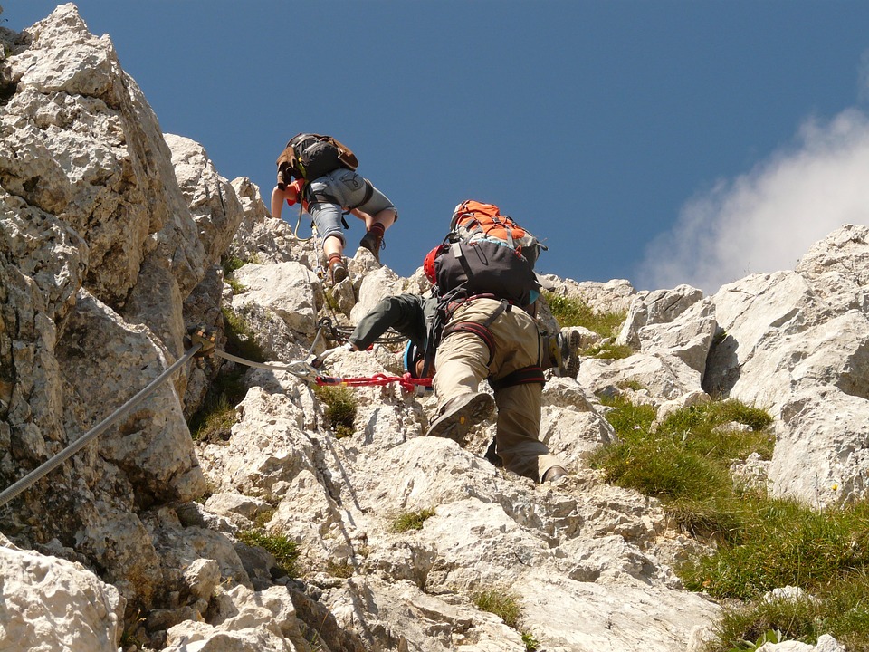 Free-climbing: arrampicarsi e sfidare la vetta